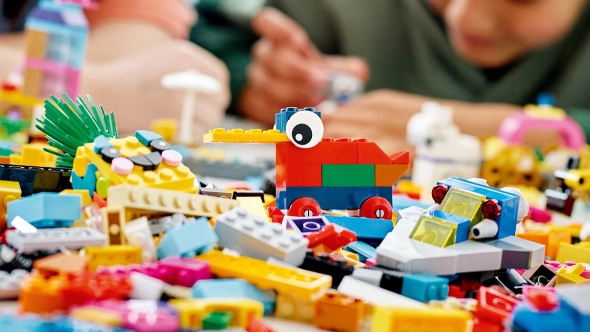 Strut down the catwalk with LEGO 11021 90 Years of Play