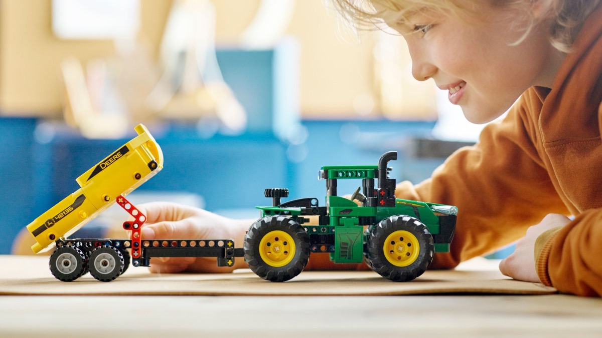 LEGO Technic 42136 John Deere 9620R 4WD Tractor officially revealed