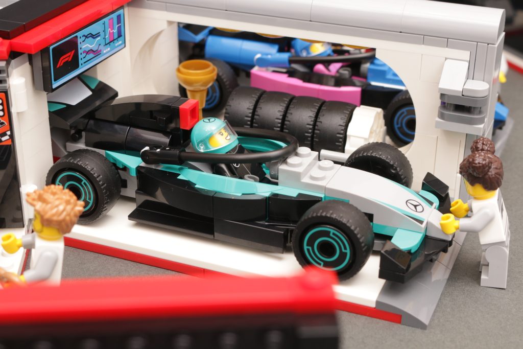 LEGO City 60444 F1 Garage Mercedes AMG Alpine Cars review 41 1024x683
