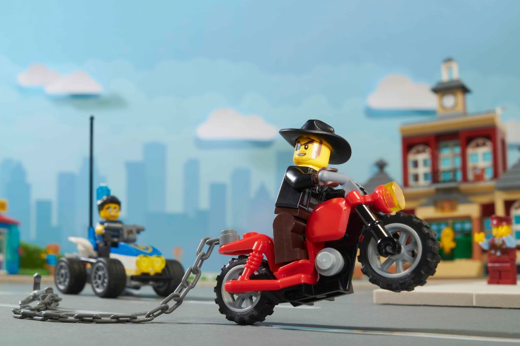 LEGO City 60271 Main Square 13