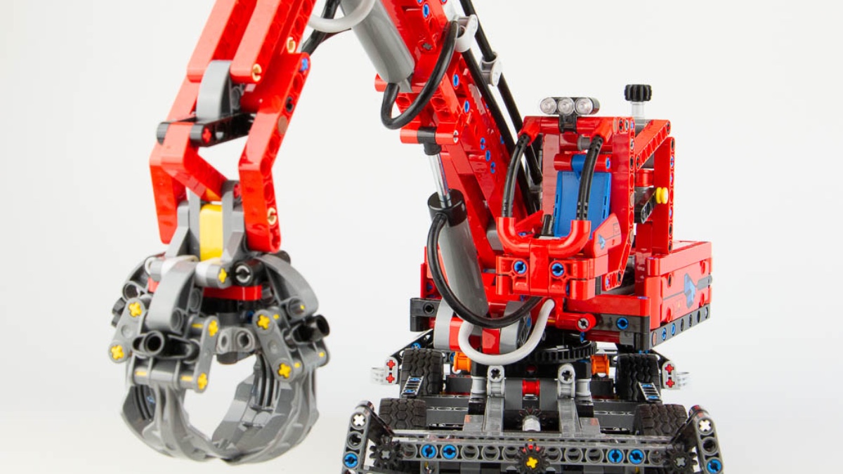 LEGO Technic 42144 Material Handler review