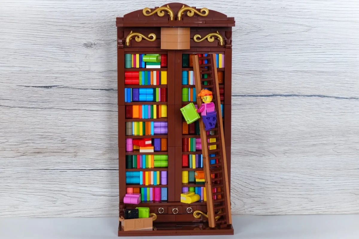 LEGO Ideas lighted little library 1200x799