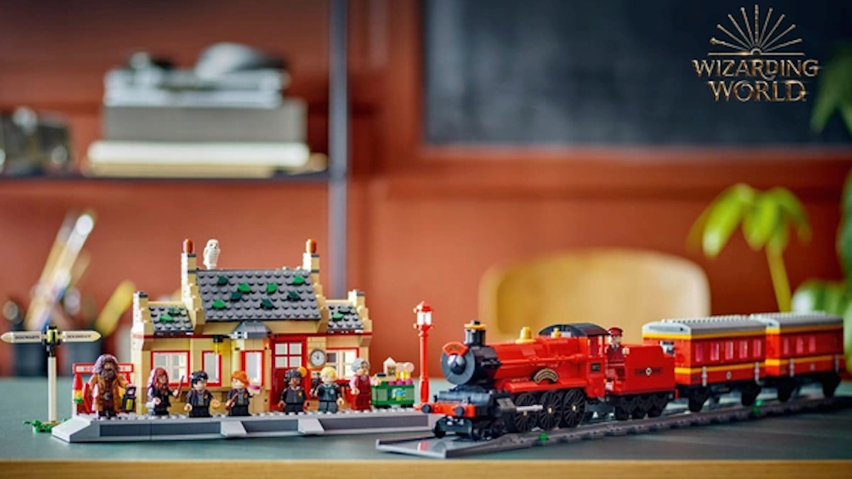 LEGO Harry Potter 76423 Hogwarts Express & Hogsmeade Station brings designer full circle