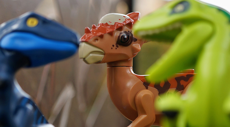 Brick Pic of the Day: Dino chat