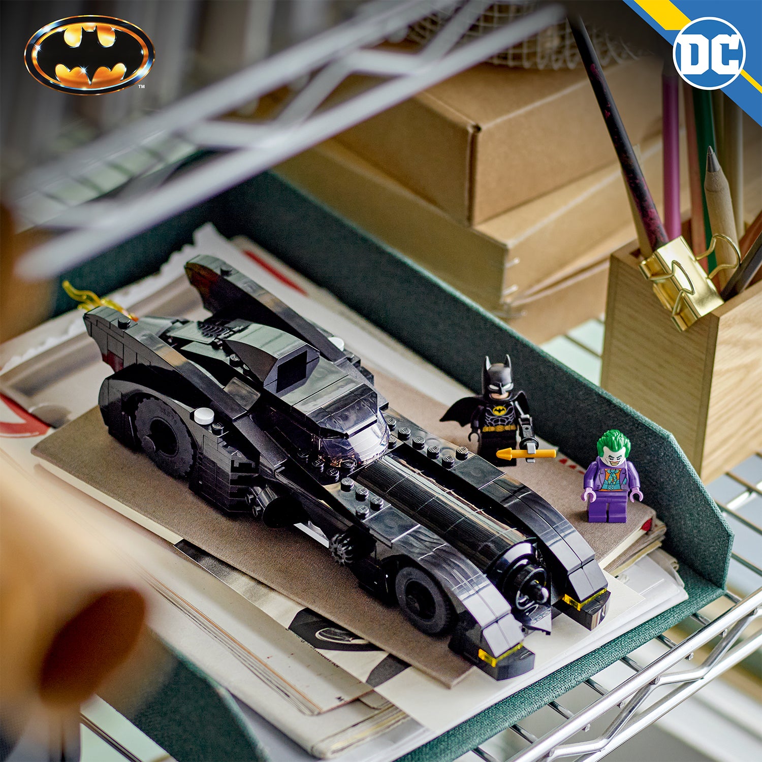LEGO DC 76224 Batmobile Batman vs. The Joker Chase 4