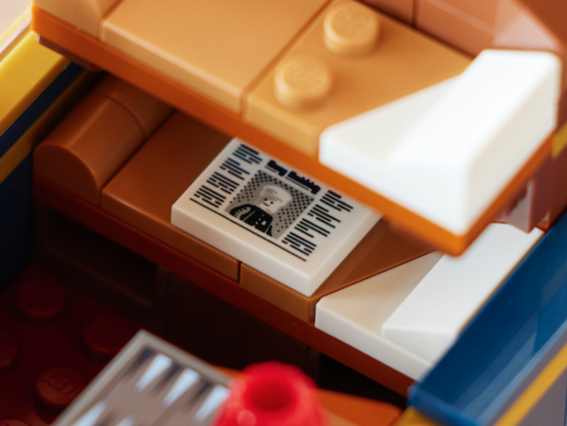 LEGO Ideas 21344 The Orient Express Train Police Officer minifigure newspaper