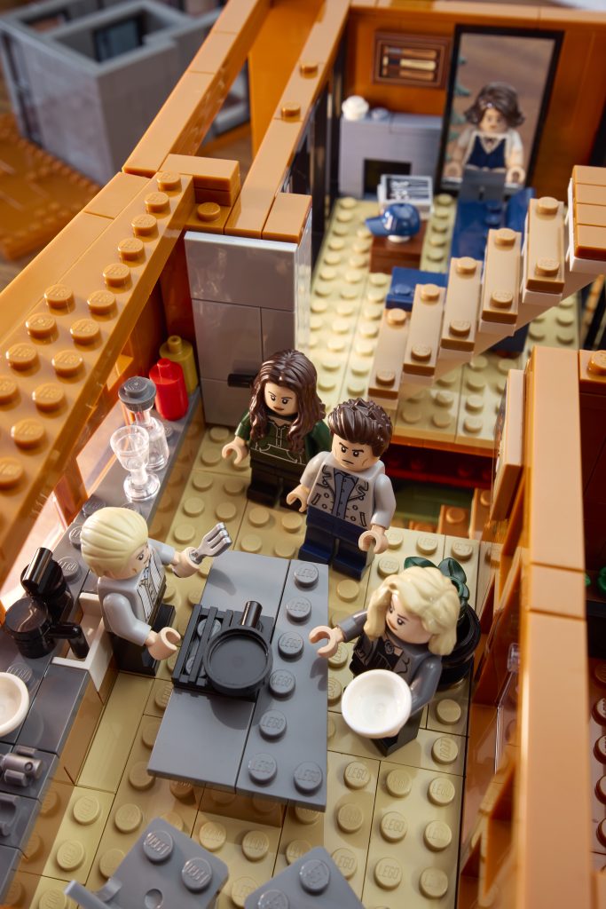 LEGO Ideas 21354 twilight cullen house lifestyle 4 683x1024