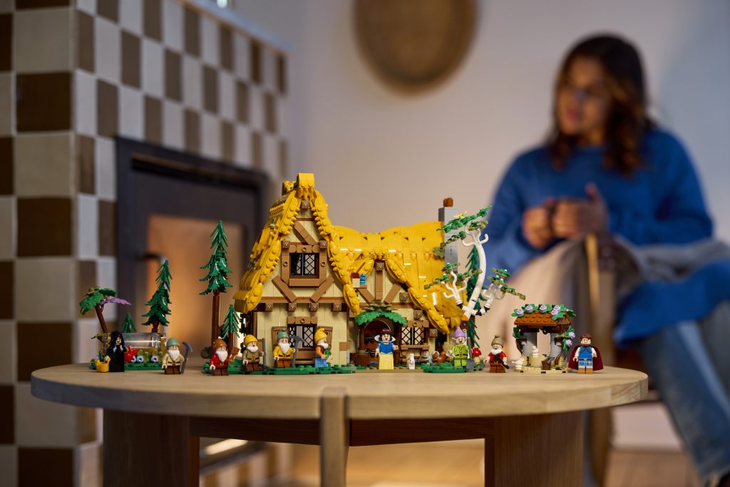 LEGO Disney 43242 Snow White and the Seven Dwarfs Cottage 12 1024x683