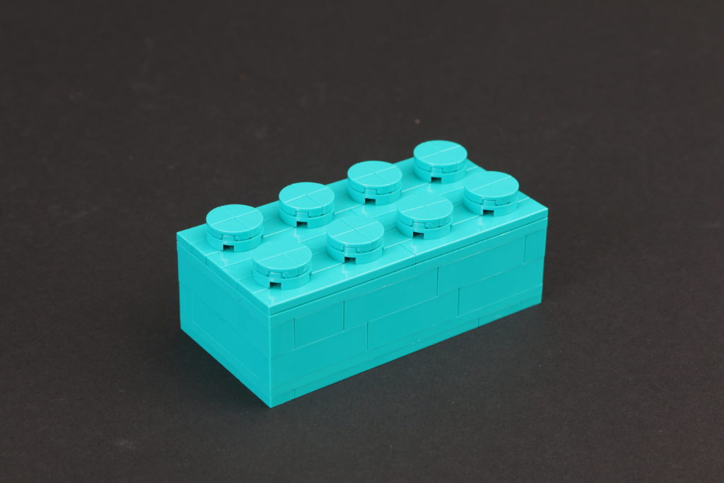 VIP Weekend LEGO 5006291 2×4 Teal Brick review 6