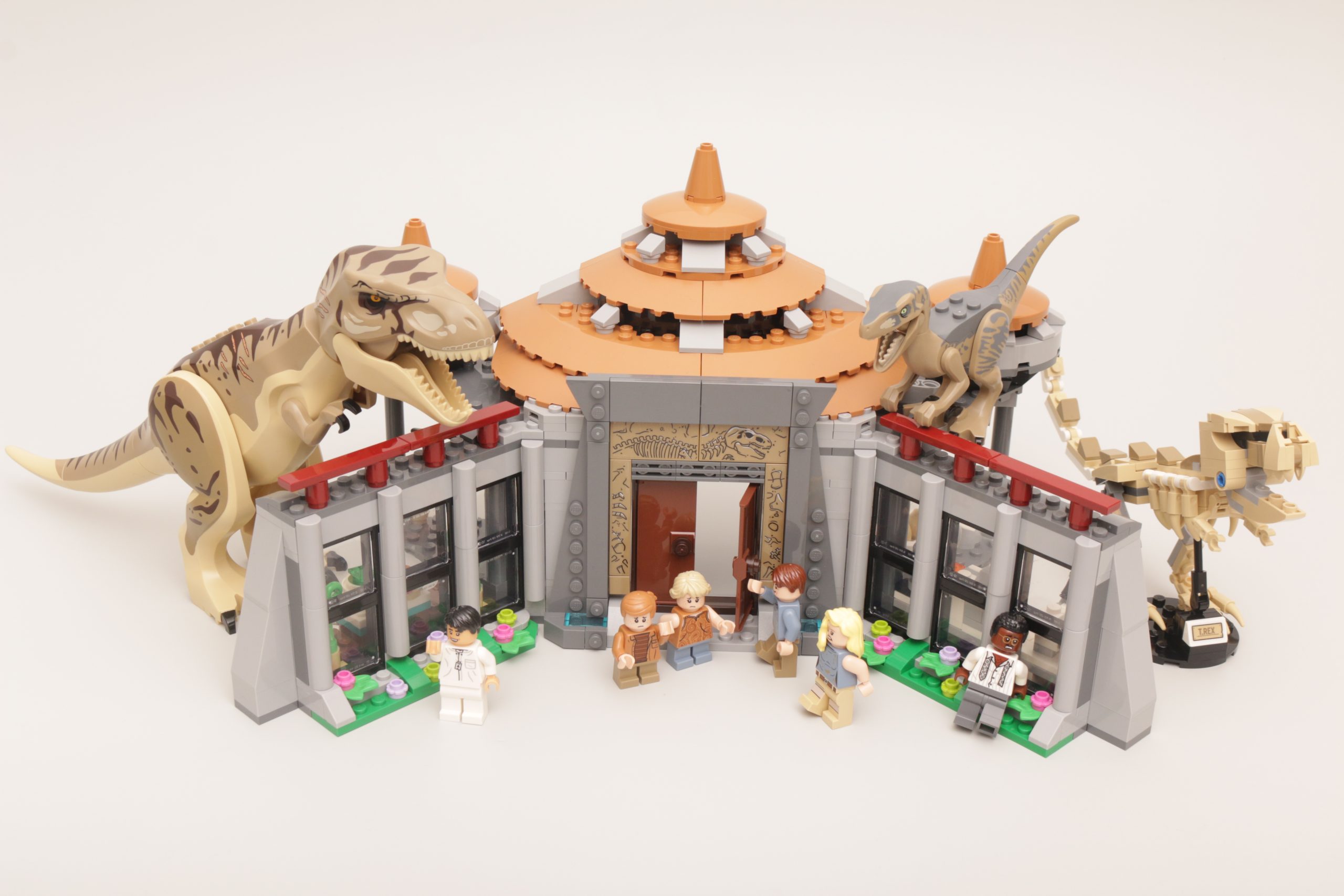 LEGO Jurassic Park 76961 Visitor Centre T. rex Raptor Attack review 5 scaled