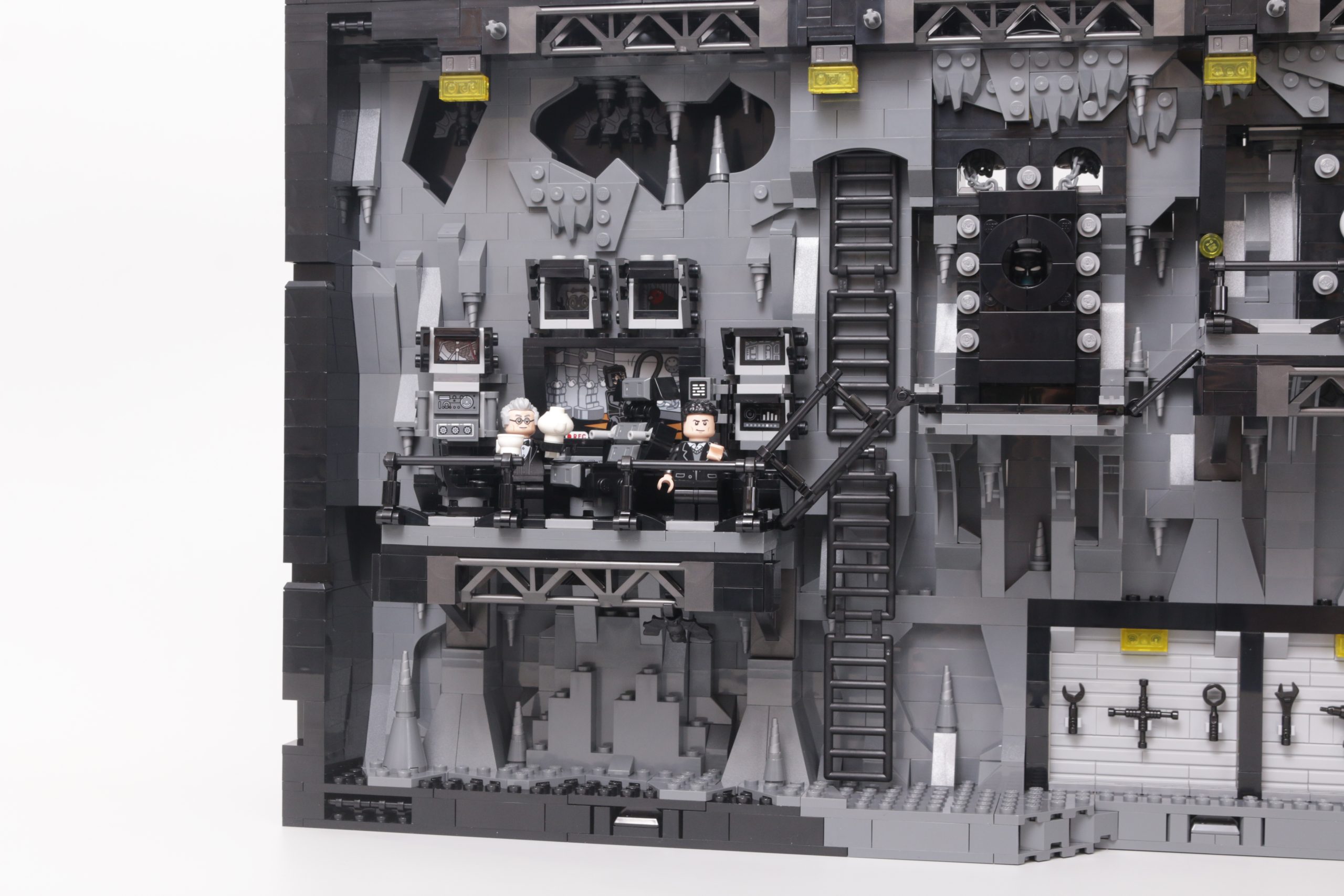 LEGO Batman 76252 Batcave – Shadow Box review 35 scaled