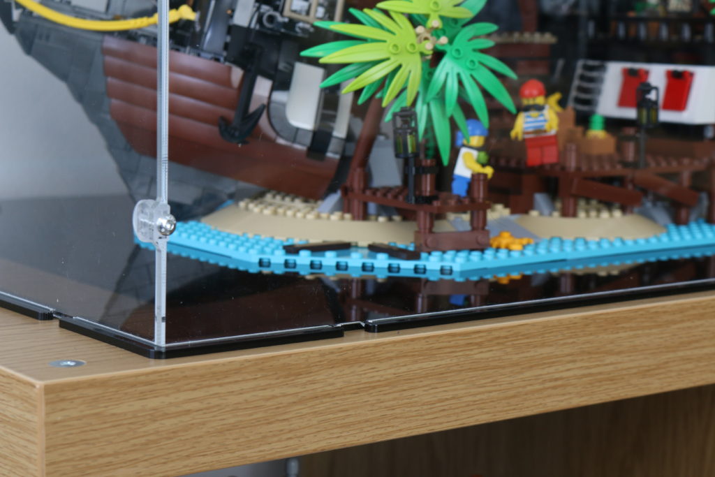 21322 Pirates of Barracuda Bay LEGO display case review 12