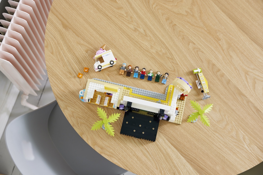 LEGO Ideas 21339 BTS Dynamite 22 1024x683