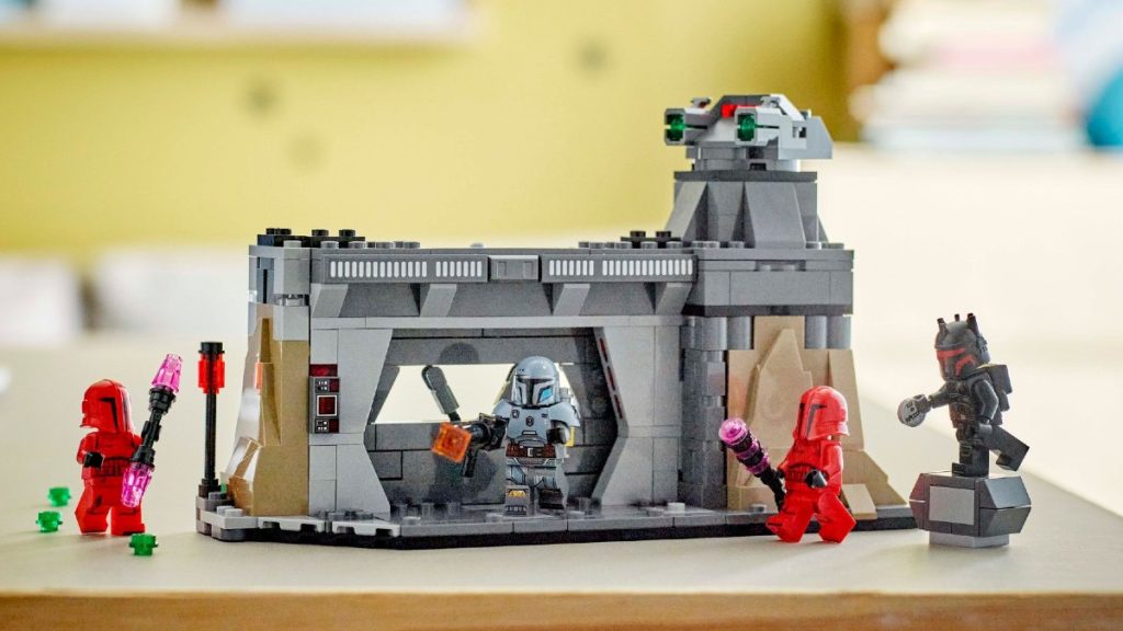 lego star wars 75386 Paz Vizsla and Moff Gideon Battle lifestyle featured 1024x576