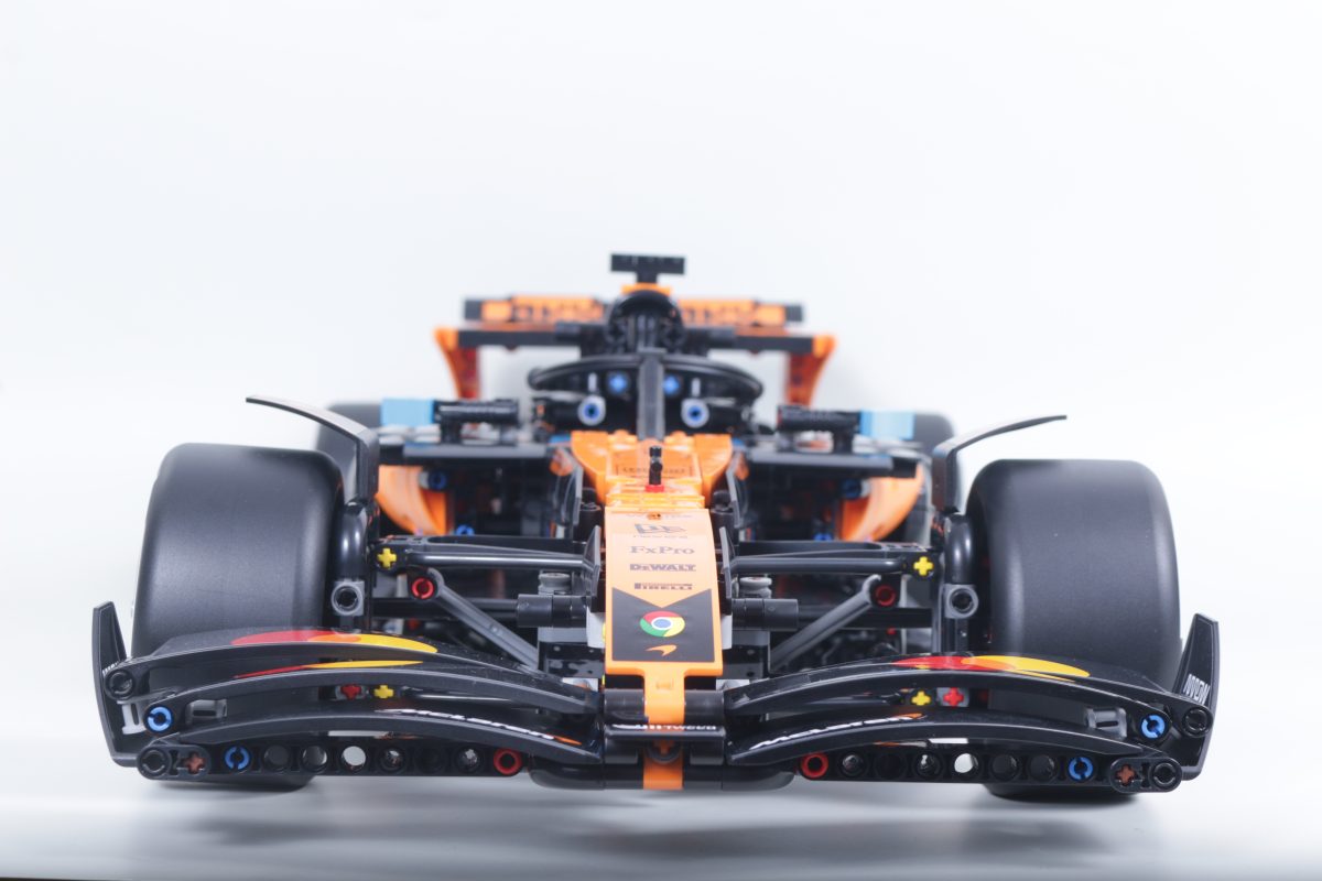 LEGO Technic 42228 McLaren MCL39 F1 Car review 4 1200x800