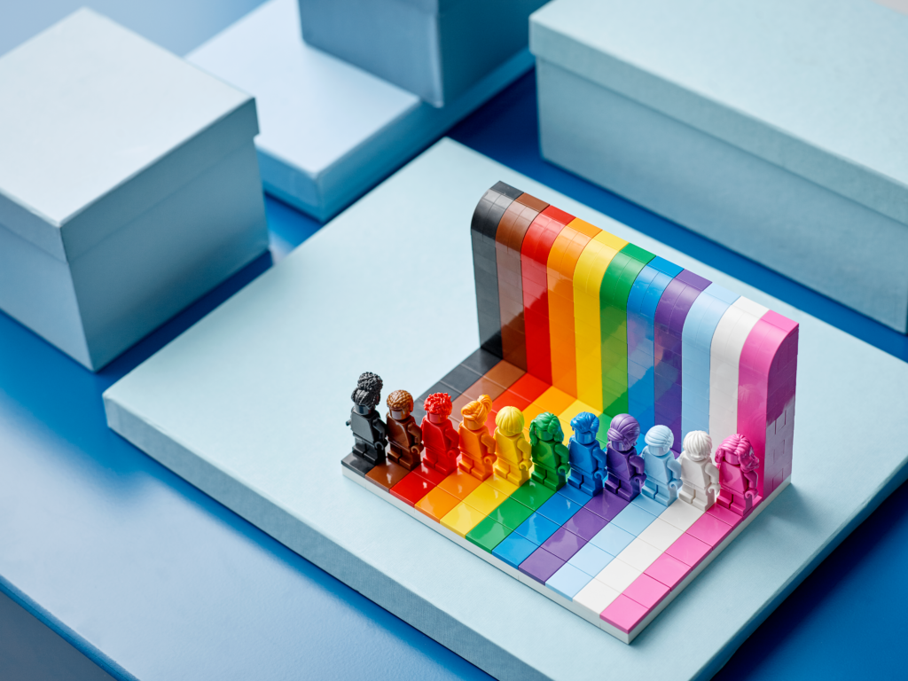 LEGO 40516 Everyone is Awesome 17