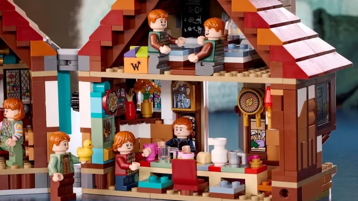 One minifigure in LEGO Harry Potter The Burrow widens the brick-built world