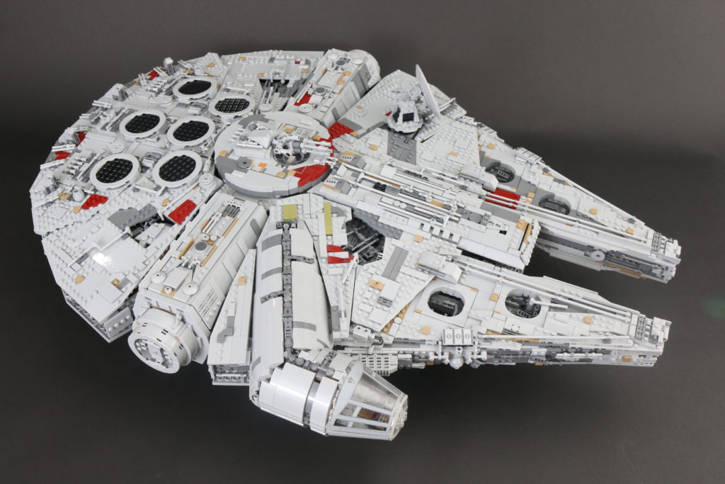 LEGO Star Wars 75192 UCS Ultimate Collectors Series Millennium Falcon review 5
