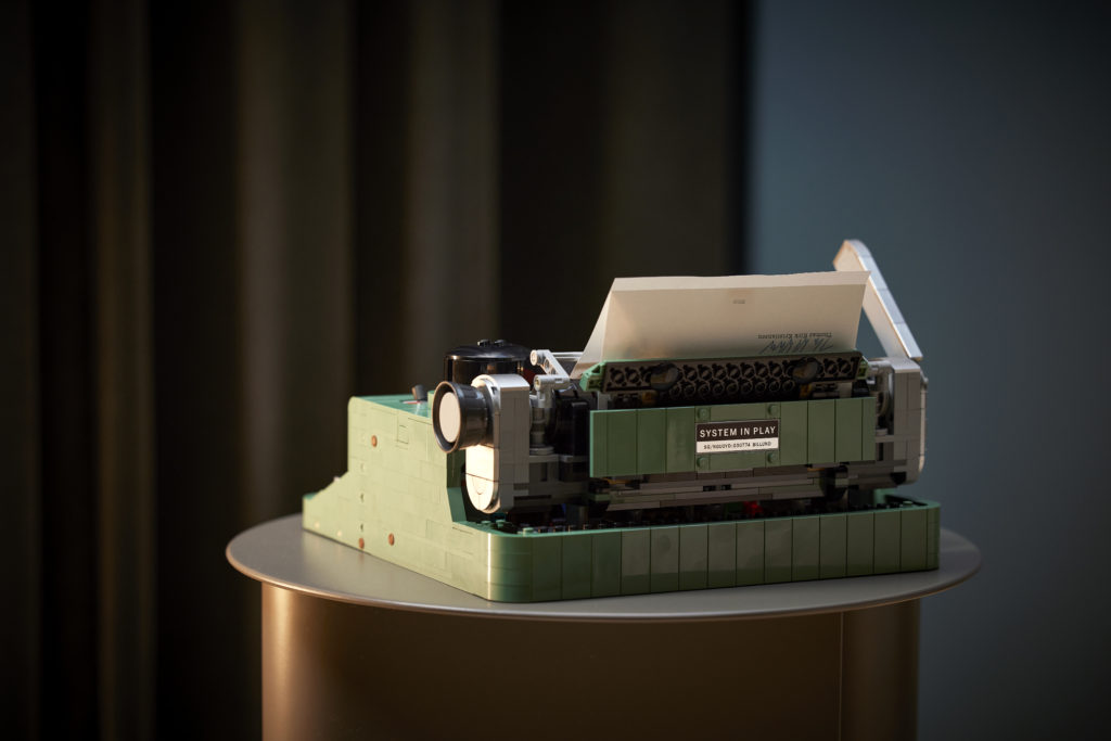 LEGO Ideas 21327 Typewriter lifestyle 14