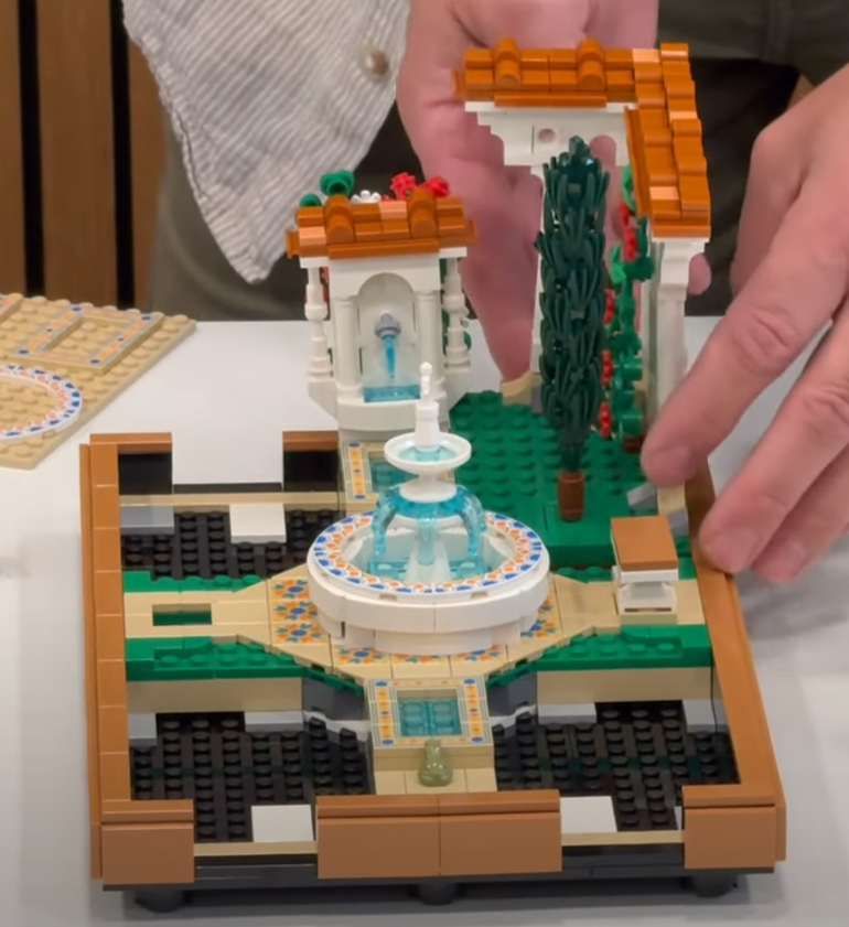 LEGO Icons 10359 fountain garden modularity Duck Bricks 2