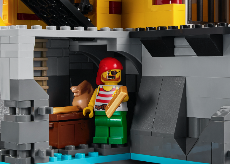 LEGO Icons 10320 Eldorado Fortress treasure room 1