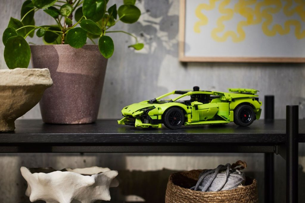 LEGO Technic 42161 Lamborghini Huracan Tecnica 7 1024x683