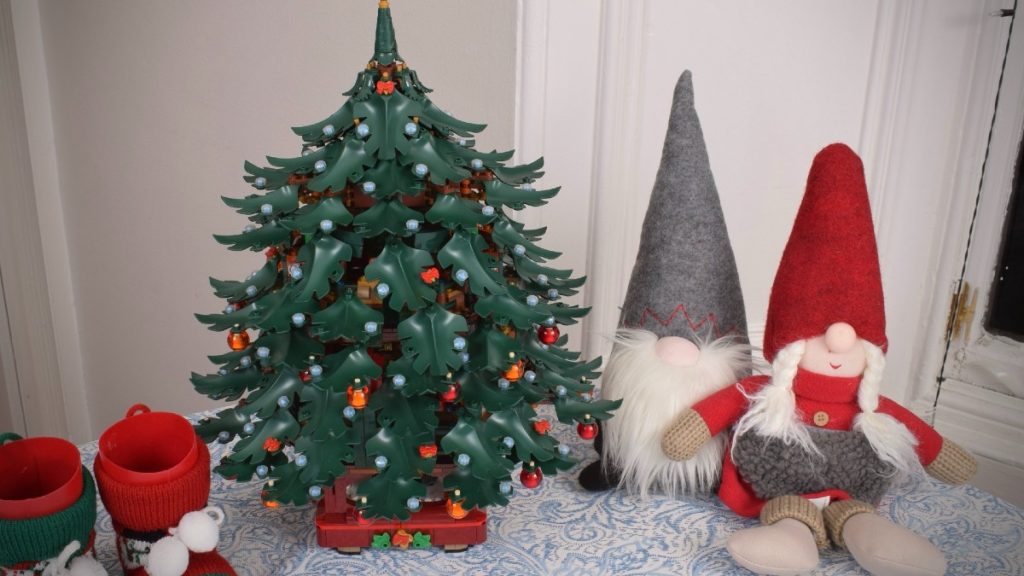LEGO 41843 Family Christmas Tree review featured 2 1024x576