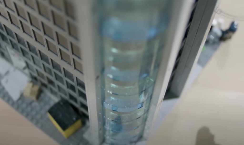LEGO Marvel 76269 Avengers Tower curved window element 2 1024x608