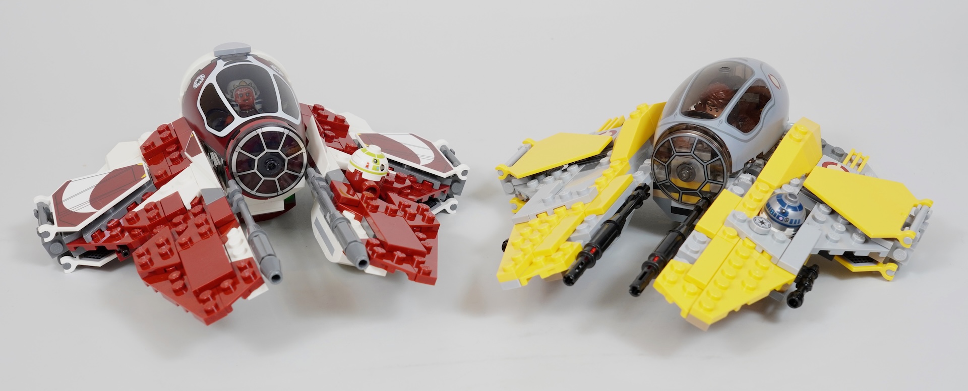 LEGO Star Wars 75401 Ahsoka's Jedi Interceptor critique-11